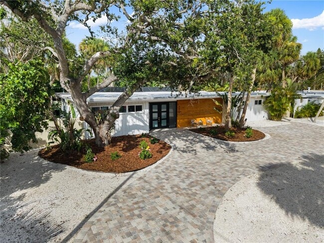 Building Photo - 4879 Commonwealth Dr Rental