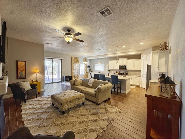 Photo - 6801 Prom Ave NE