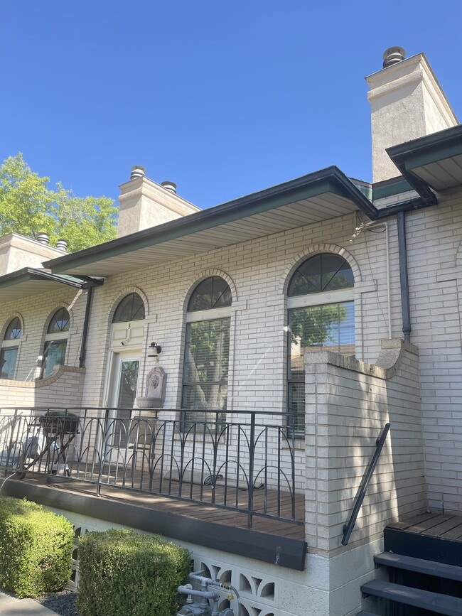 Building Photo - 325 S 200 E Unit #3