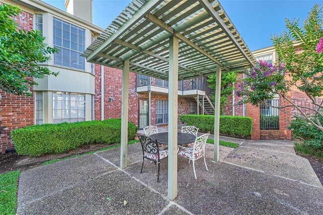 Building Photo - 7920 Rockwood Ln Unit 203