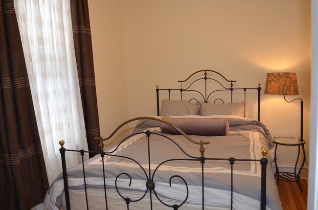 Photo - Lovely 2 bedroom in the heart of Ukrainian Village Unidad 2152 - 1