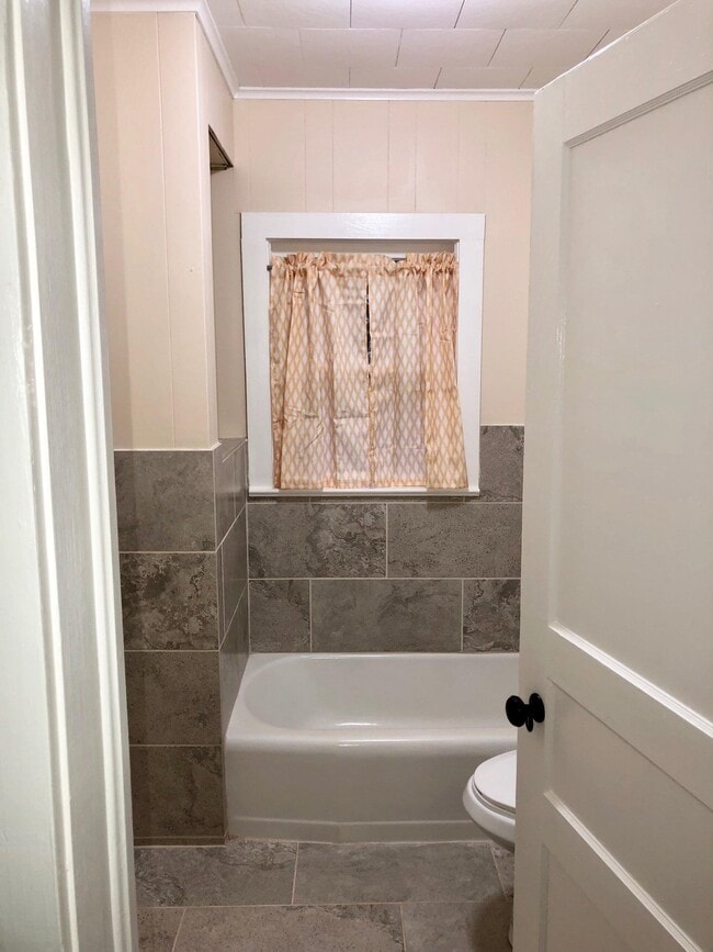 Photo - 104 S 16th St