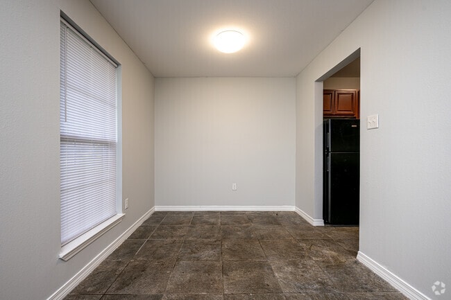 1BR, 1BA - 625SF - Dining Room - Pine Square Villas