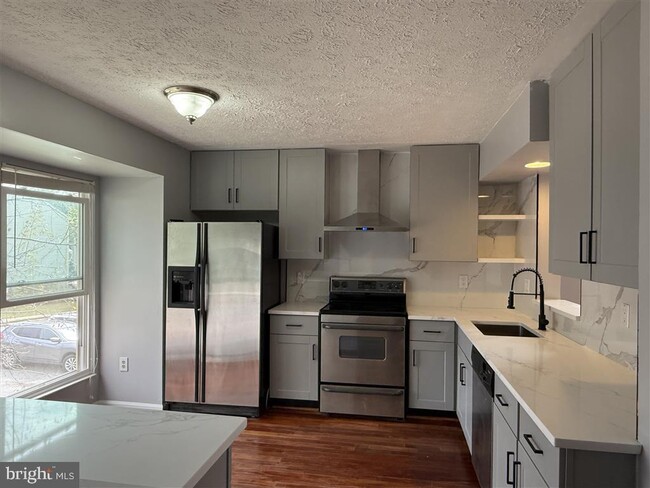 Photo - 102 Smoothleaf Ln