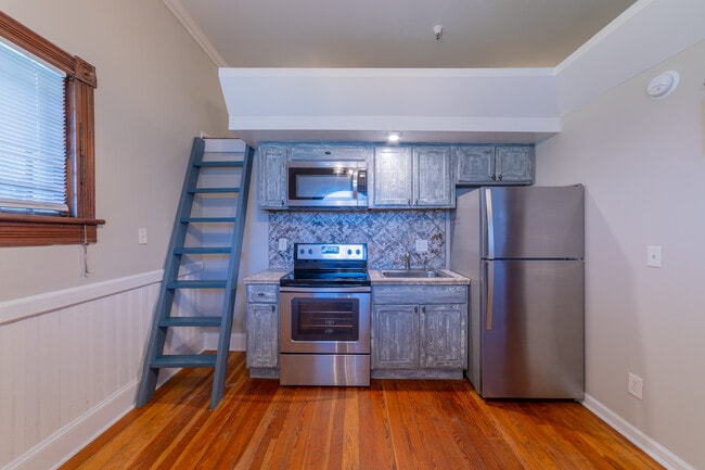 Photo - Victorian Village Apartments