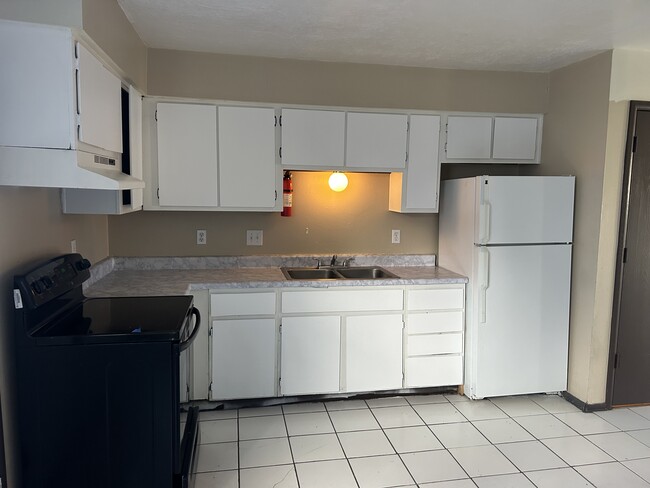 Photo - 2504 Chelwood Park Blvd NE Unit Apartment C