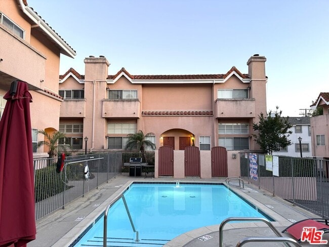 Building Photo - 7320 Balboa Blvd Unit 123