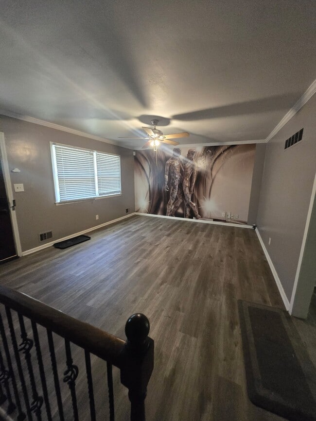 Photo - 9809 Wallace Ave