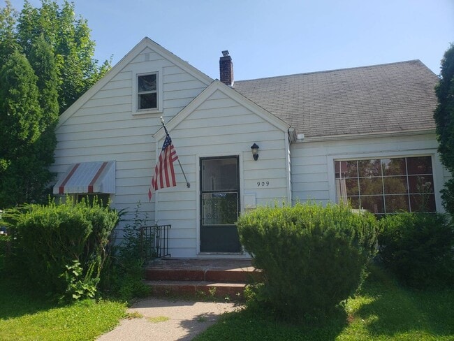 Building Photo - 3 Bed 1 Bath Single Family Home in Wausau
