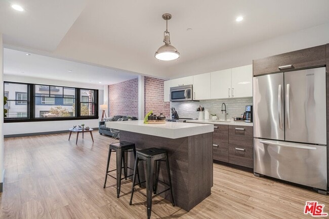 Photo - 932 S Hill St Unit 406