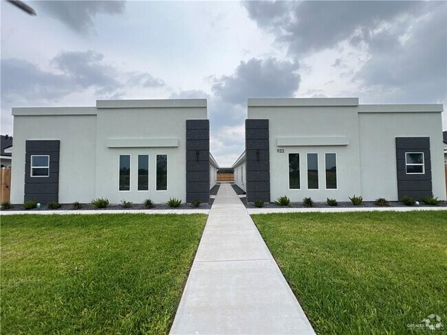 Building Photo - 1122 Country Club Drive Unit 2 Rental