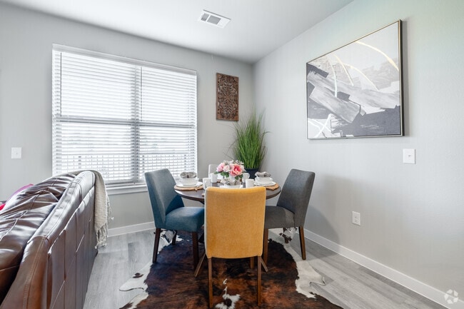 2BR, 2BA - 1,096SF - Dining Area