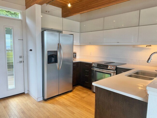 Building Photo - Industrial-Style Queen Anne Townhome with water views on every floor! AVAILABLE NOW!