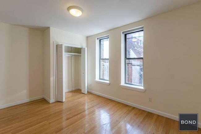 Building Photo - 283 Mott St Unit 2R Rental