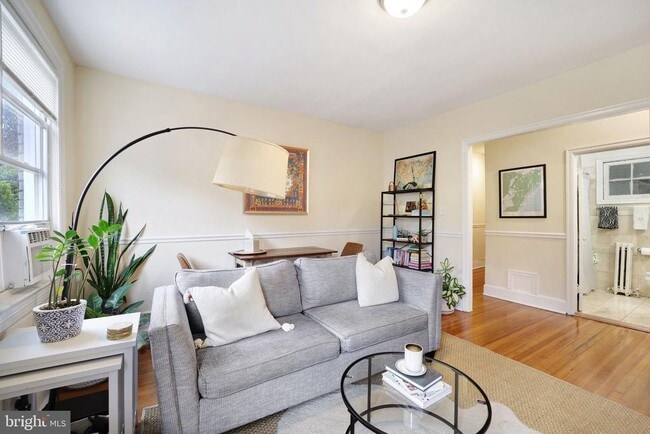 Building Photo - 1426 12th St NW Unit 5
