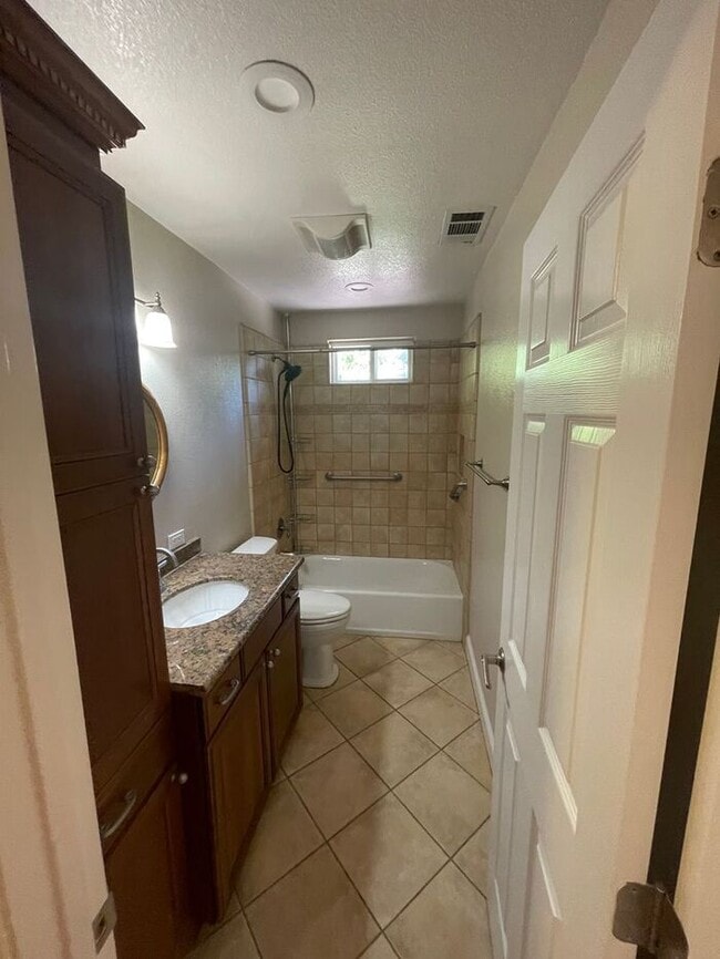 Photo - Great 3 Bedrooms 1 Bath home near Lake Chabot