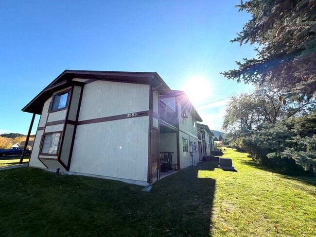 Building Photo - 2 Bed 1 Bath Apartment Located in South He...