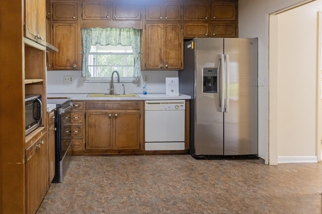 Photo - 5039 Winchester Dr S