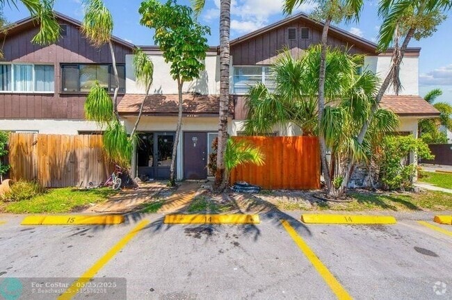 Building Photo - 3200 NW 5th Terrace Unit 14 Rental