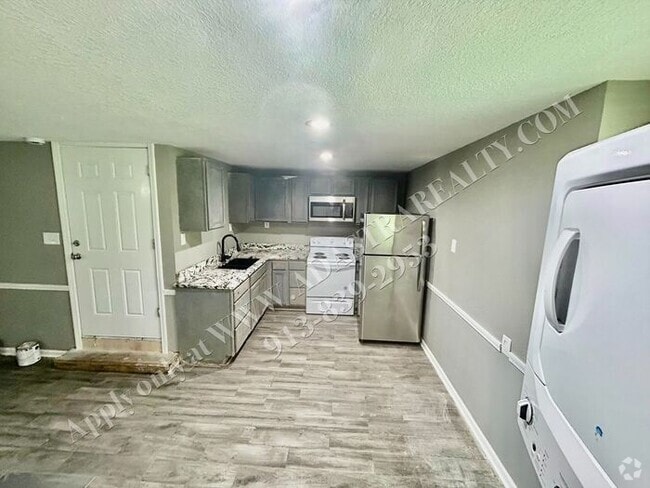 Building Photo - Nice Updated 3 Bed, 1 Bath in KCK-Availabl... Rental