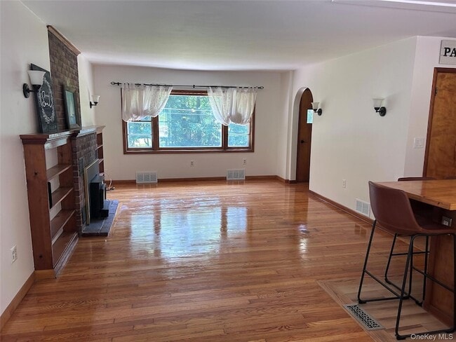 Photo - 4 Petticoat Ln