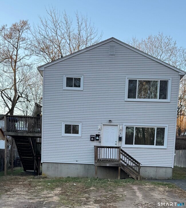 Building Photo - 18 W Hills Rd