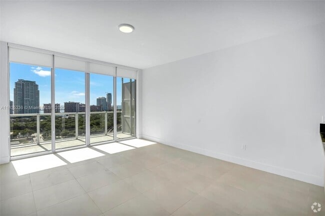 Building Photo - 79 SW 12th St Unit 2302-S Rental