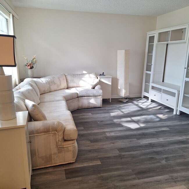 Photo - 2092 Wolverton E