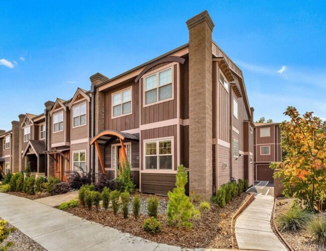 Luxurious Townhouse in NW Bend, 3 Bedrooms... - Luxurious Townhouse in NW Bend, 3 Bedrooms...