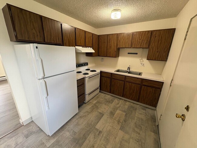 Building Photo - 430 W Bickford St Unit 4