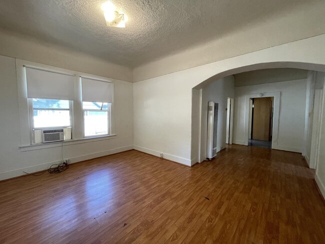 Photo - 1018 W 5th St