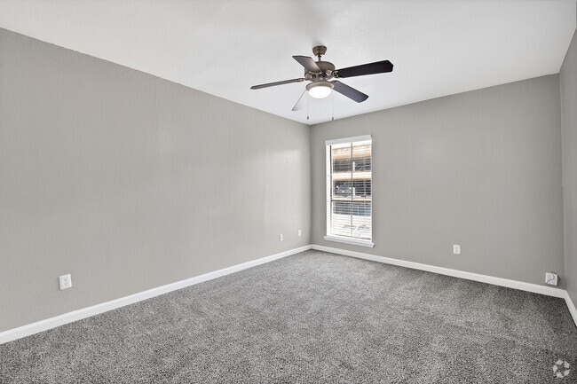 2BR, 2BA - 1,000SF - Primary Bedroom
