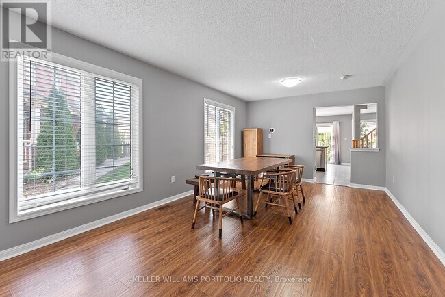 Photo - 2412 Baintree Crescent