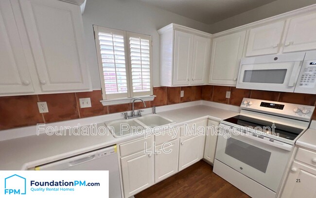 Photo - 1066 W Montebello Cir