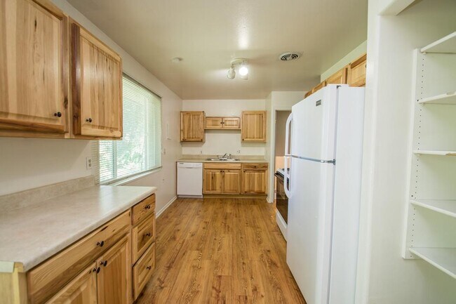 Photo - 3375 Moorhead Ave