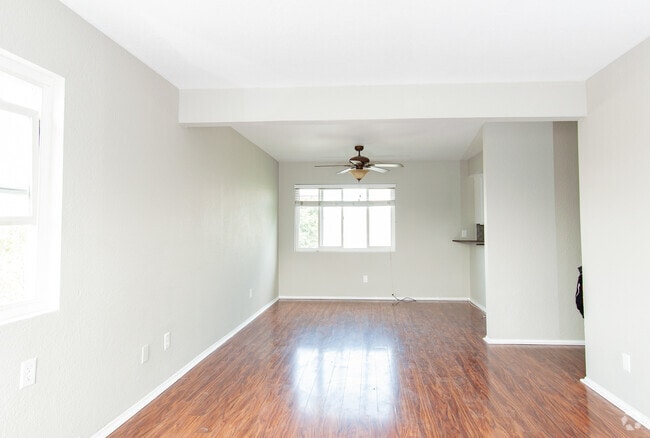 Building Photo - 1835 Carmona Ave Unit 1835 1/2 Carmona Ave Rental