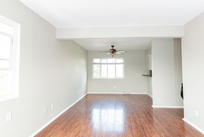 Building Photo - 1835 Carmona Ave Unit 1835 1/2 Carmona Ave Rental