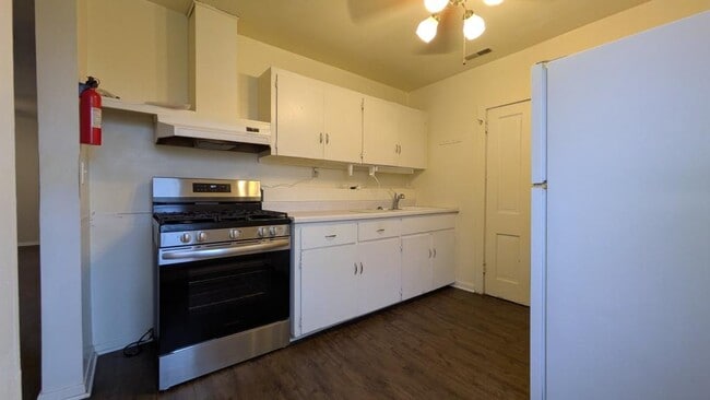 Building Photo - 730 W Park St