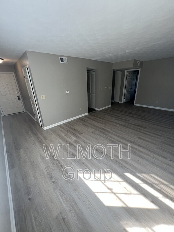 Photo - 1320 Millerwood Dr Unidad #4