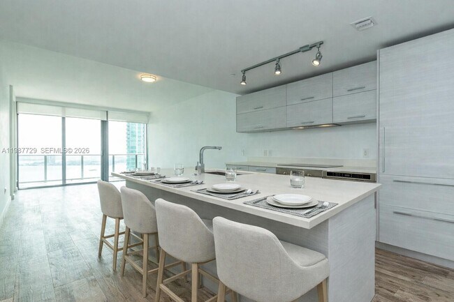 Photo - 650 NE 32nd St Unidad 3406