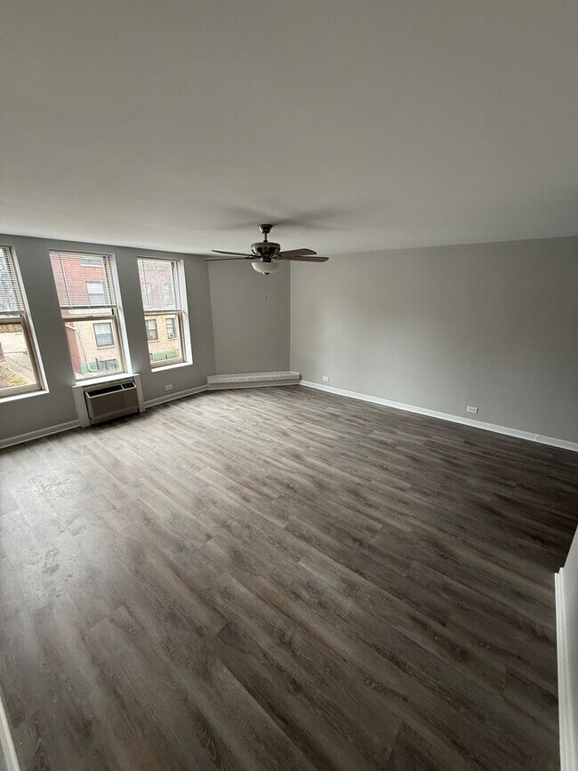 Photo - 744 W Gordon Ter