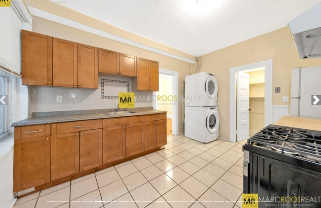 Building Photo - 42 Brackett St Unit 4-2