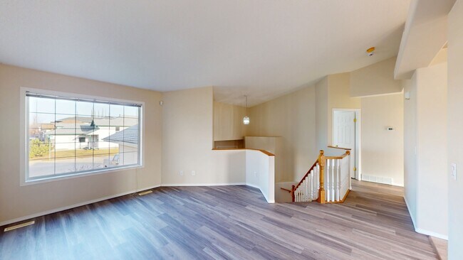 Photo - 10317-10374 74 Ave