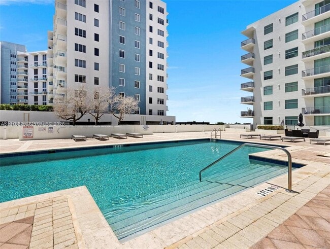 Building Photo - 140 S Dixie Hwy Unit 719