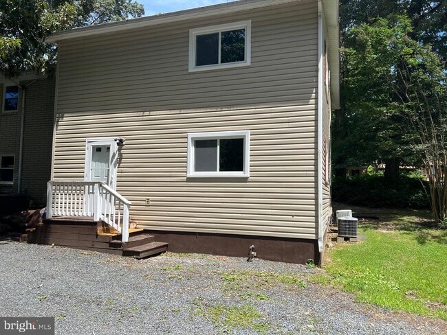 Building Photo - 18402 Cedar Dr Unit A Rental