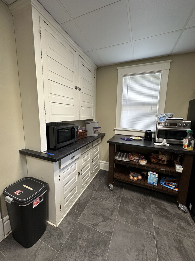 Photo - 6 bedroom 2 bath Duplex - available for Ju... Unit 446 Lake St