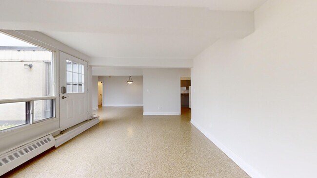 Photo - 10 Bergamot Ave