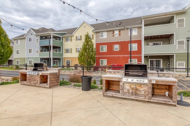 _AAA0112_40 - 48 West Apartments