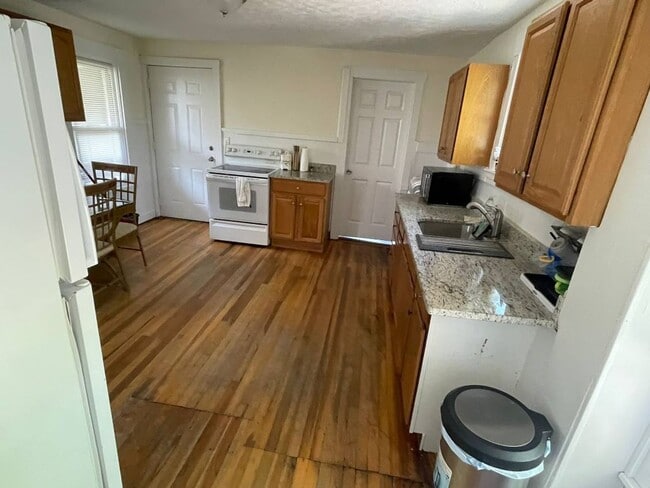 Photo - 18 Cedar St Unit 2nd Floor