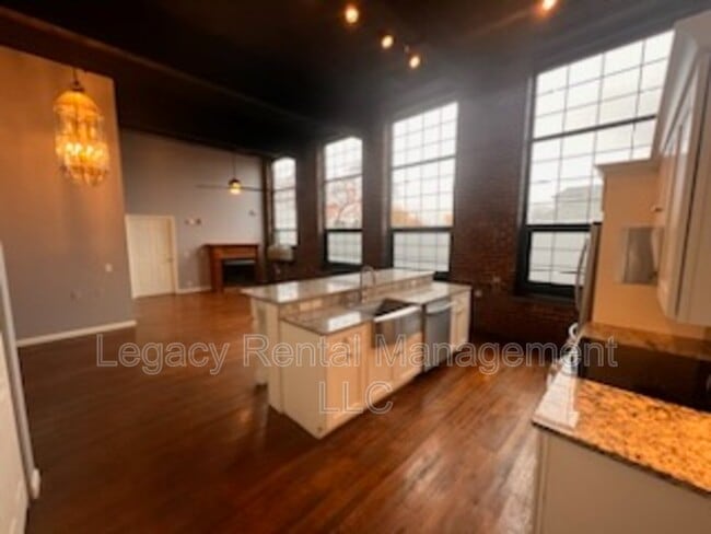 Photo - 324 Allen St